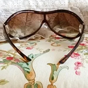 Gucci | Accessories | Vintage Gucci Oversized Tortoise Wrap  display picture 1